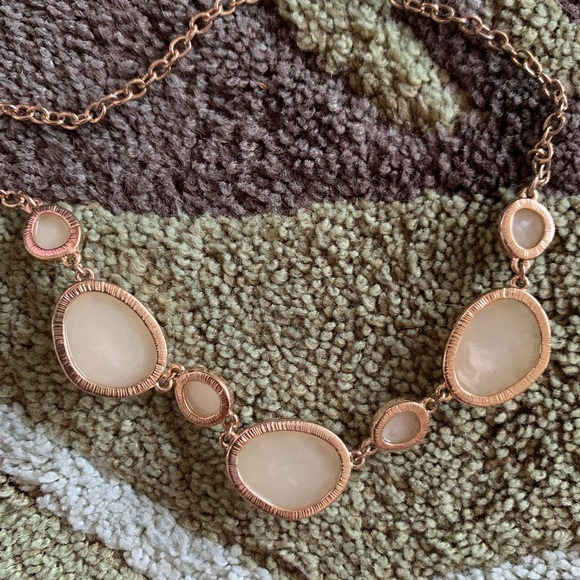 Banana Republic Golden Gem Necklace💫 - Picture 4 of 8